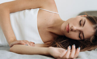 The Benefits of Beauty Sleep & The Science Behind It